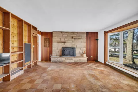 Living - 2414 Suffolk Ln, Joliet, IL 60433 photo 1 of 2