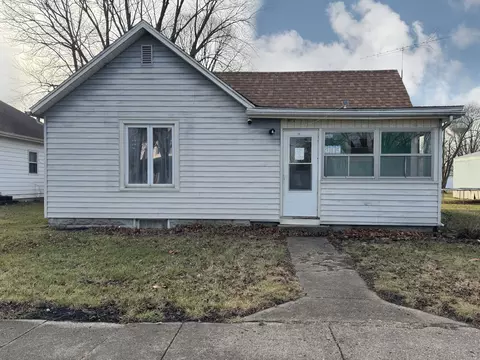 215 S Jackson St, Flanagan, IL 61740