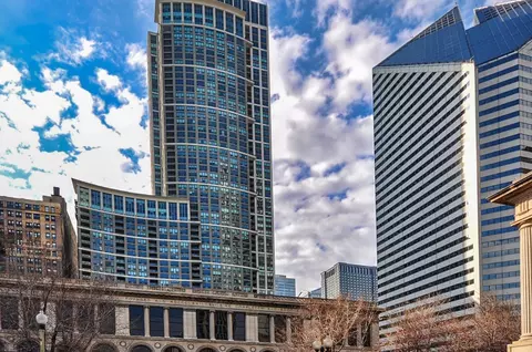 130 N Garland Ct #1605, Chicago, IL 60602