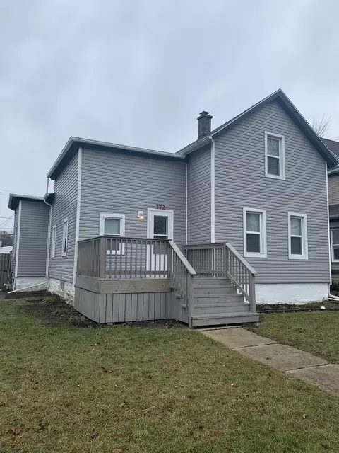 372 W Station St, Saint Anne, IL 60964