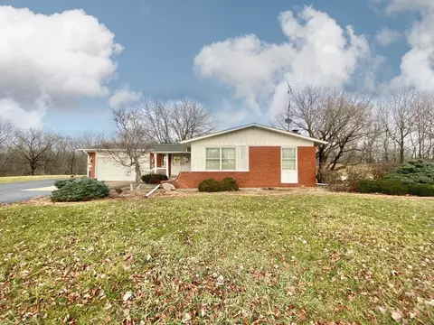 1786 Walden Dr, Monticello, IL 61856
