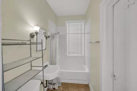 Bath - 2024 Maple Ave, Evanston, IL 60201 photo 1 of 1