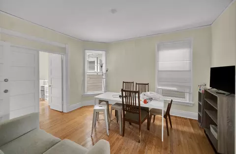Dining - 2024 Maple Ave, Evanston, IL 60201 photo 3 of 3