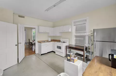 Kitchen - 2024 Maple Ave, Evanston, IL 60201 photo 2 of 2