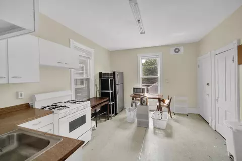 Kitchen - 2024 Maple Ave, Evanston, IL 60201 photo 1 of 2
