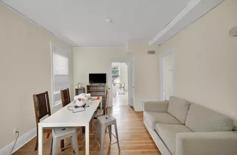Dining - 2024 Maple Ave, Evanston, IL 60201 photo 2 of 3