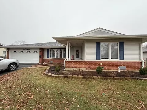 275 Mimosa Ln, Elk Grove Village, IL 60007