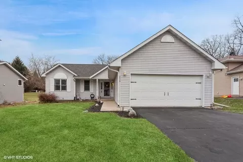 208 Thornhill Dr SW, Poplar Grove, IL 61065