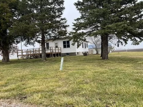 1368 N 1900 East Rd, Taylorville, IL 62568