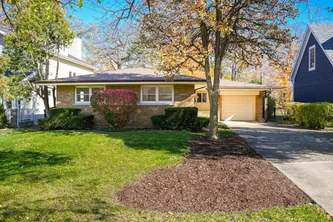 447 Lowell Ave, Glen Ellyn, IL 60137