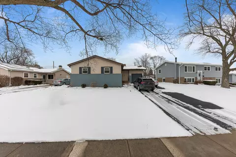 9012 W 92nd St, Hickory Hills, IL 60457