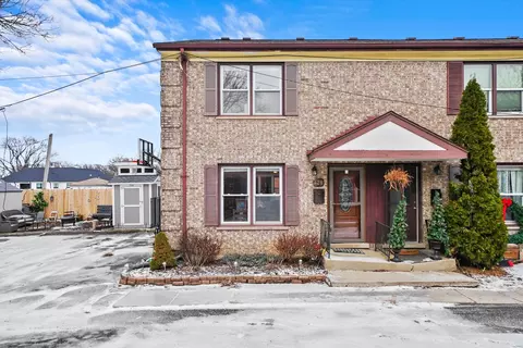428 N Kennicott Ave, Arlington Heights, IL 60005