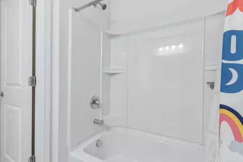 Bath - 12401 S Meridian Ln, Plainfield, IL 60585 photo 6 of 6