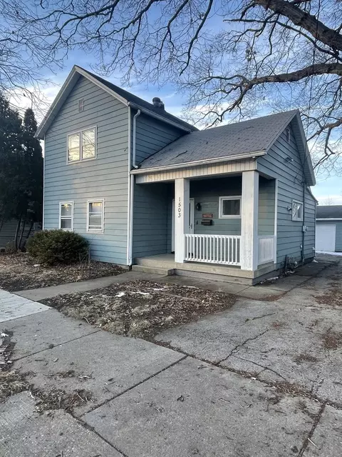 1503 W Locust St, Bloomington, IL 61701