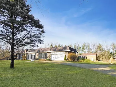 4075 W Rockton Rd, Rockton, IL 61072