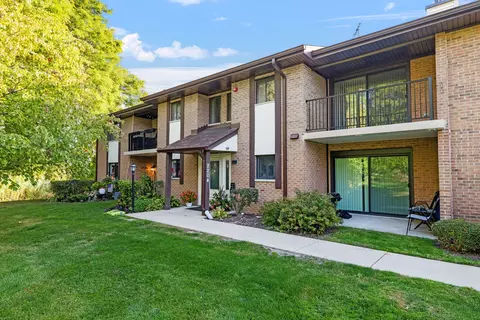 2204 Wharf Dr #2308, Woodridge, IL 60517