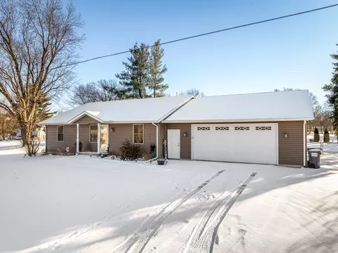 Exterior - 307 E Main St, Winnebago, IL 61088 photo 3 of 7