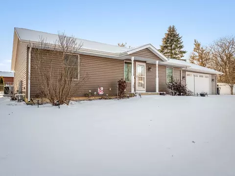 307 E Main St, Winnebago, IL 61088