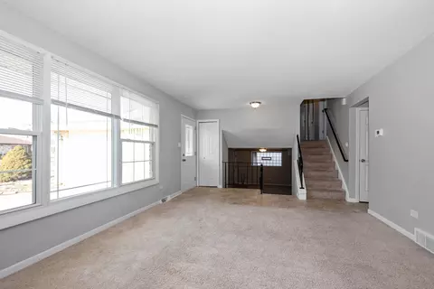 Living - 15627 Cornell Ave, Dolton, IL 60419 photo 2 of 5