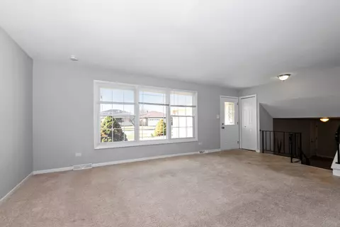 Living - 15627 Cornell Ave, Dolton, IL 60419 photo 1 of 5