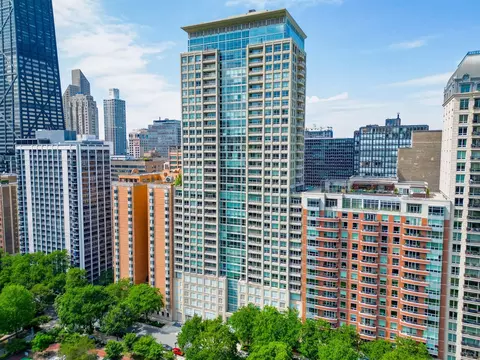 250 E Pearson St #2501, Chicago, IL 60611
