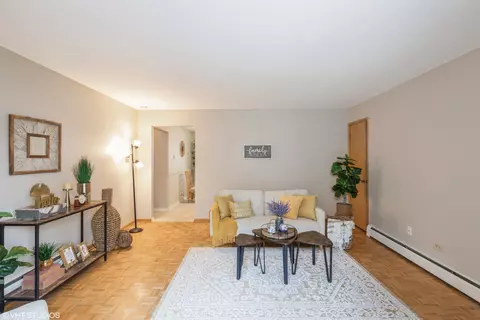 Living - Undisclosed, Chicago, IL 60643 photo 2 of 4