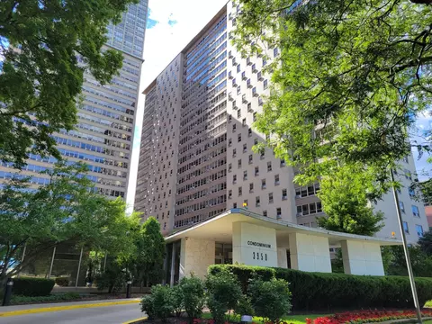 3950 N Lake Shore Dr #2225, Chicago, IL 60613
