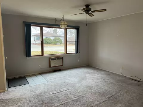 Living - 2108 E 7th St, Sterling, IL 61081 photo 2 of 2