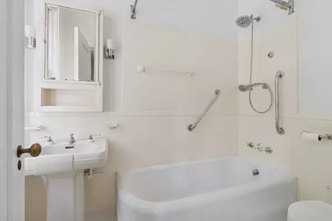 200 E Pearson St #2E, Chicago, IL 60611 photo 20