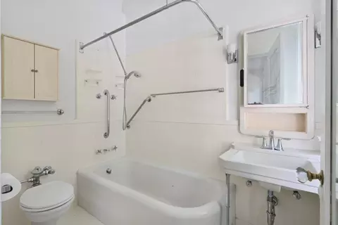 200 E Pearson St #2E, Chicago, IL 60611 photo 22