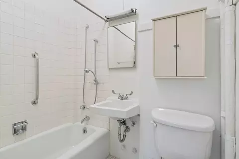 200 E Pearson St #2E, Chicago, IL 60611 photo 24