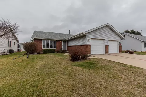 905 Heather Ln, Ottawa, IL 61350