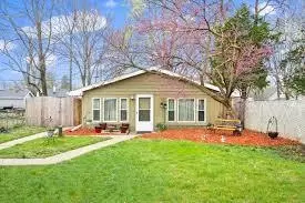 18 NE Circle Dr, Joliet, IL 60433
