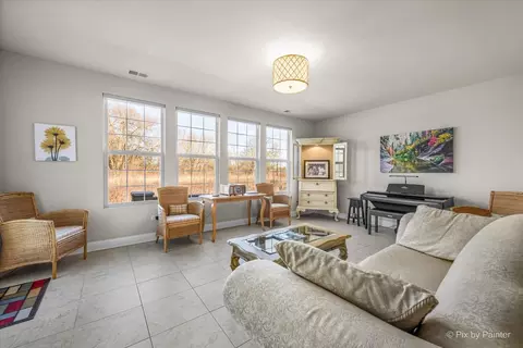 Living - 2425 Cape Cod Cir, Elgin, IL 60124 photo 4 of 4