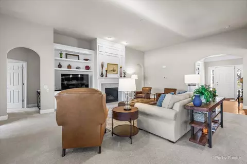 Living - 2425 Cape Cod Cir, Elgin, IL 60124 photo 2 of 4