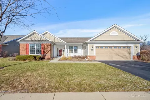 2425 Cape Cod Cir, Elgin, IL 60124