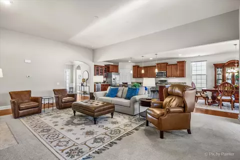 Living - 2425 Cape Cod Cir, Elgin, IL 60124 photo 3 of 4