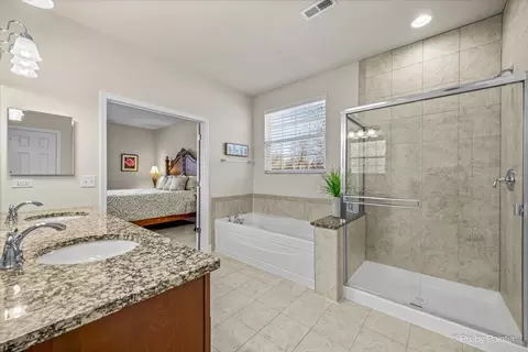 Bath - 2425 Cape Cod Cir, Elgin, IL 60124 photo 3 of 4