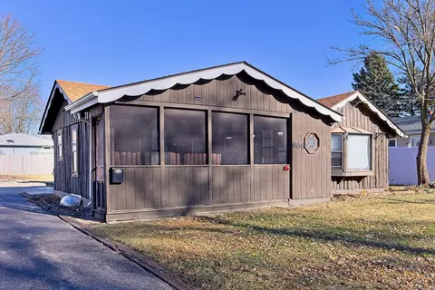 906 21st St, Zion, IL 60099