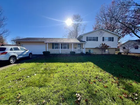 505 Crestview Dr, Mattoon, IL 61938
