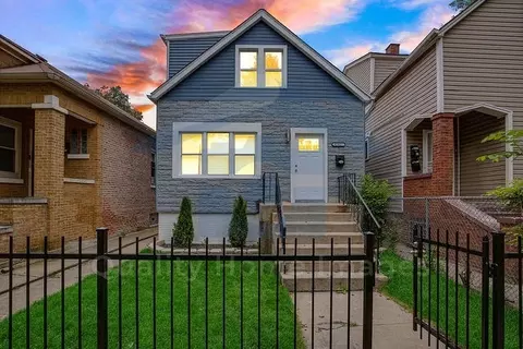 8242 S Saginaw Ave, Chicago, IL 60617