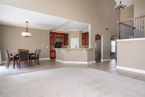 Living - 2704 Piney Run, Bloomington, IL 61705 photo 3 of 5