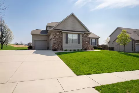 Exterior - 2704 Piney Run, Bloomington, IL 61705 photo 2 of 11