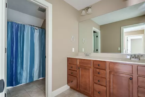 Bath - 2704 Piney Run, Bloomington, IL 61705 photo 3 of 5