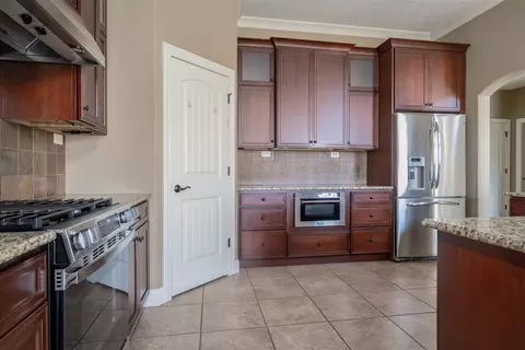 Kitchen - 2704 Piney Run, Bloomington, IL 61705 photo 2 of 3