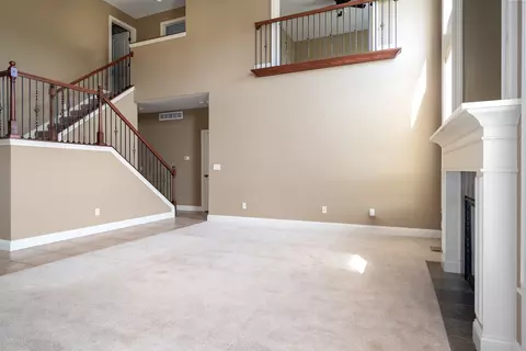 Living - 2704 Piney Run, Bloomington, IL 61705 photo 2 of 5