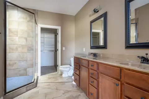Bath - 2704 Piney Run, Bloomington, IL 61705 photo 1 of 5