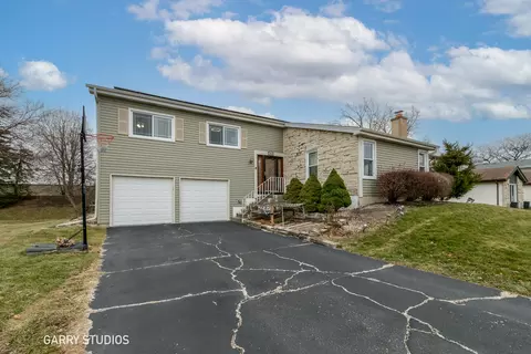 1979 Glenrock Ln, Glendale Heights, IL 60139