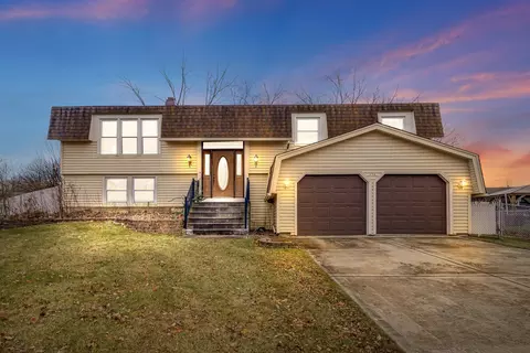 218 Downing Dr, Bloomingdale, IL 60108