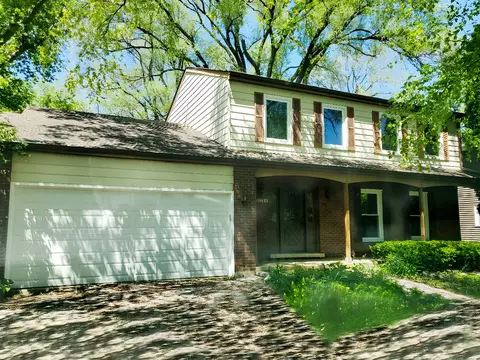 6111 Pingree Rd, Crystal Lake, IL 60014